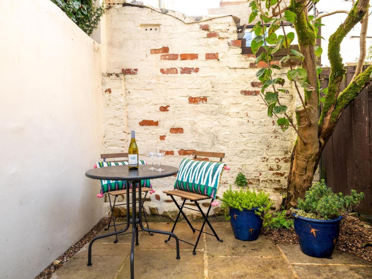 Quarry Cottage Courtyard Garden Pass The Keys Cirencester Exteriör bild